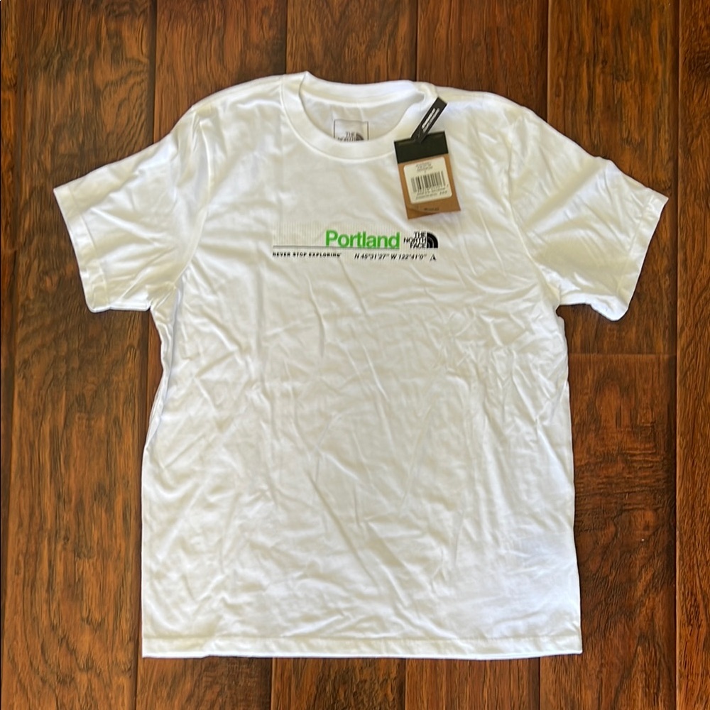 The North Face Women’s Portland Logo T-shirt(free gift with purchase)